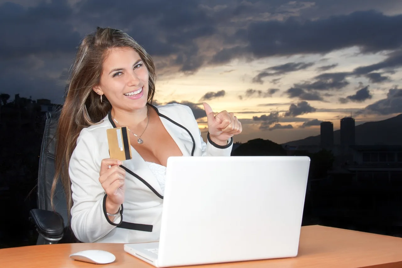 marketing online, social media, online, shopping, credit, card, bussinesswoman, smiling, happy, payment, buying, paying, woman, attractive, computer, computer desk, corporate, credit card, landscape, laptop, sunset, working, nature, young, banking, internet, technology, social, media, business, using, beautiful, smart, network, portrait, female, teen, web design, digital marketing, ecommerce, online shopping, adspublicity