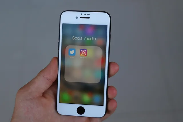 iphone, smartphone, social media, phone, mobile phone, icon, display, app, social networks, internet, social, facebook, twitter, instagram, twitter, twitter, twitter, twitter, twitter, instagram, instagram. Social Commerce Key Metrics: Calculating Conversion and Return Rates
