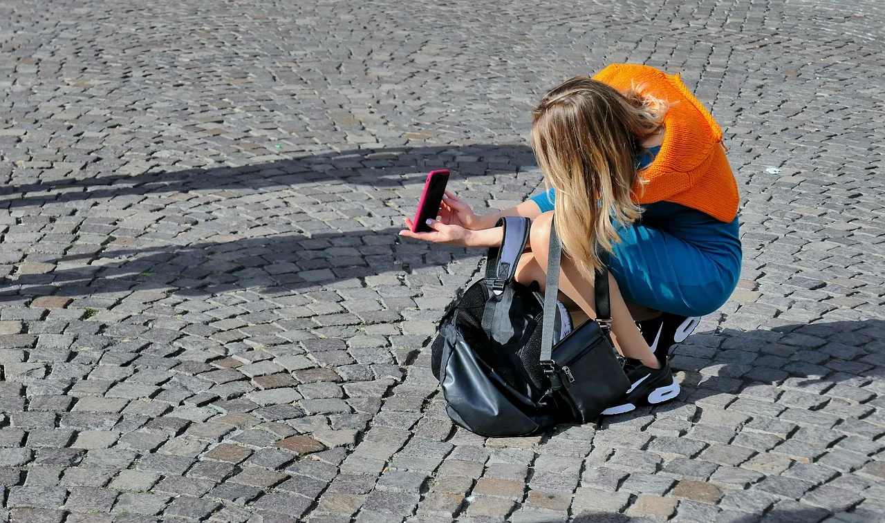 selfie, photo, camera, smartphone, woman, person, phone, summer, young, vacations, people, female, photography, happy, anonymous, mobile